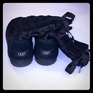 Black sweater Ugg boots